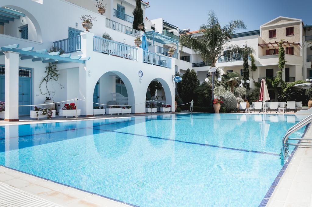 Ξενοδοχείο με διαμερίσματα Nikis Village 3*