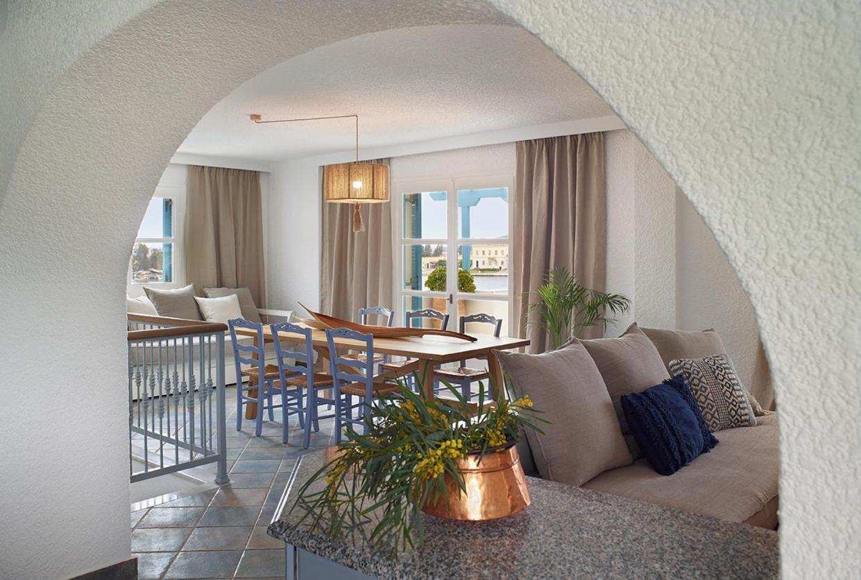 Apartahotel Nikis Village 3*